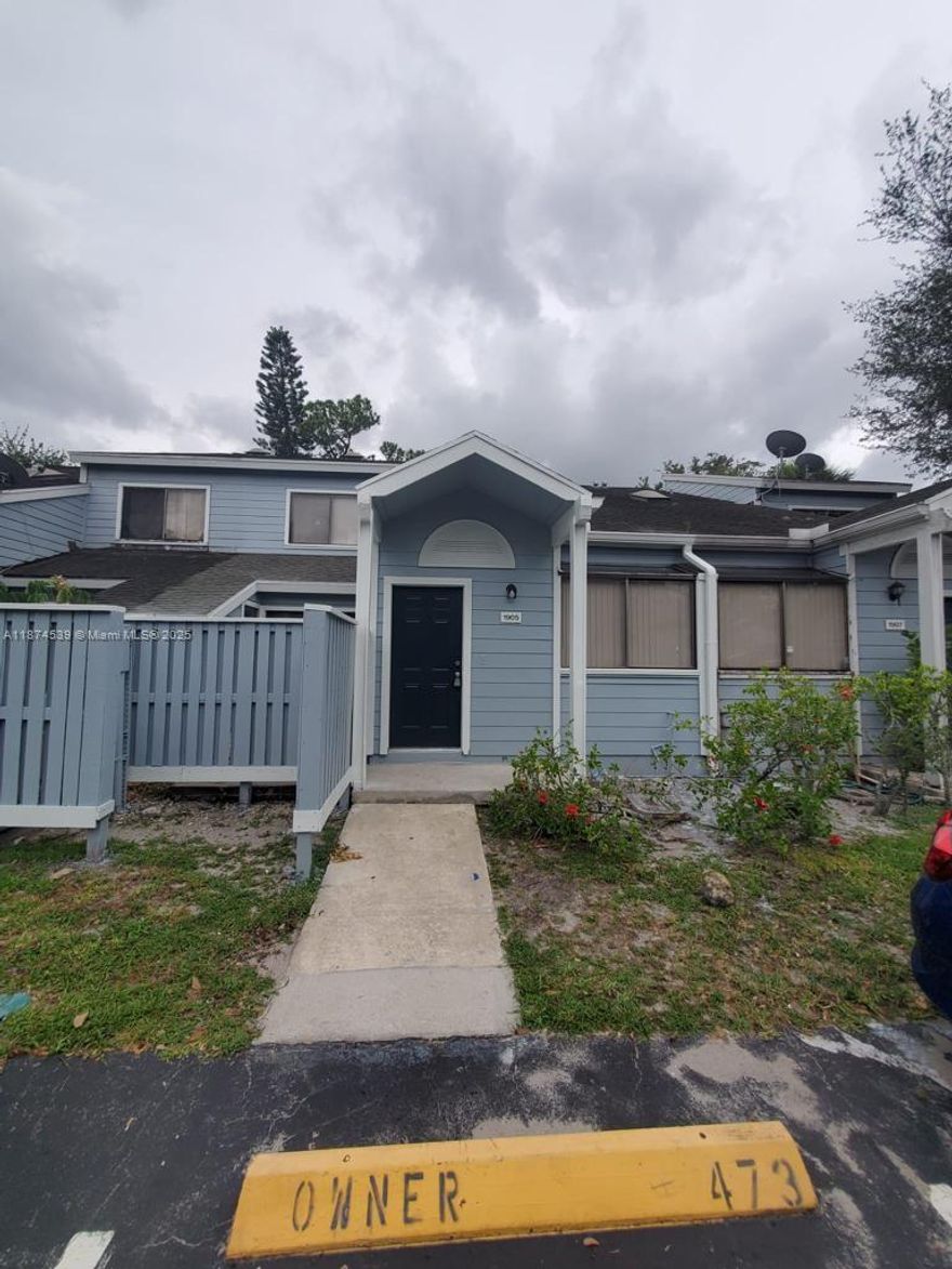 Beautifull 2/2 Townhouse, very lightly, Remodeled, upgraded and well-maintained in the quiet and centrally located community. Must see it.
