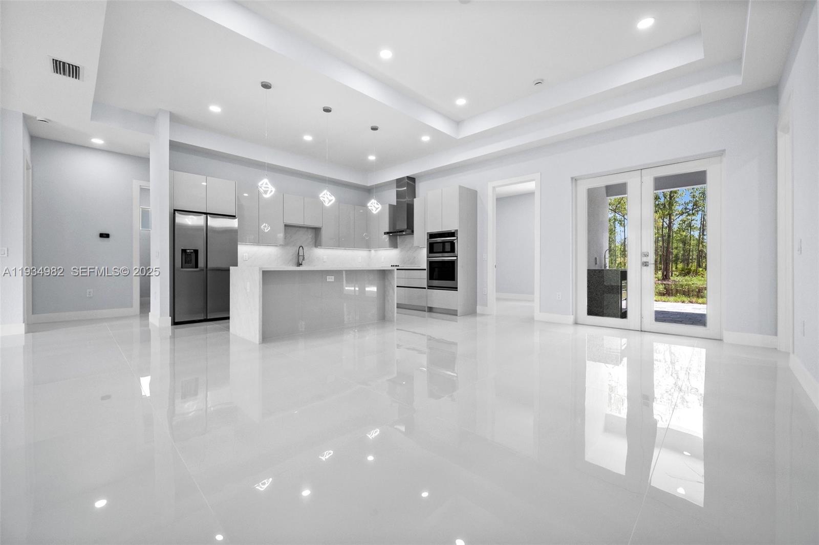 GOLDEN GATE ESTATES - Residential