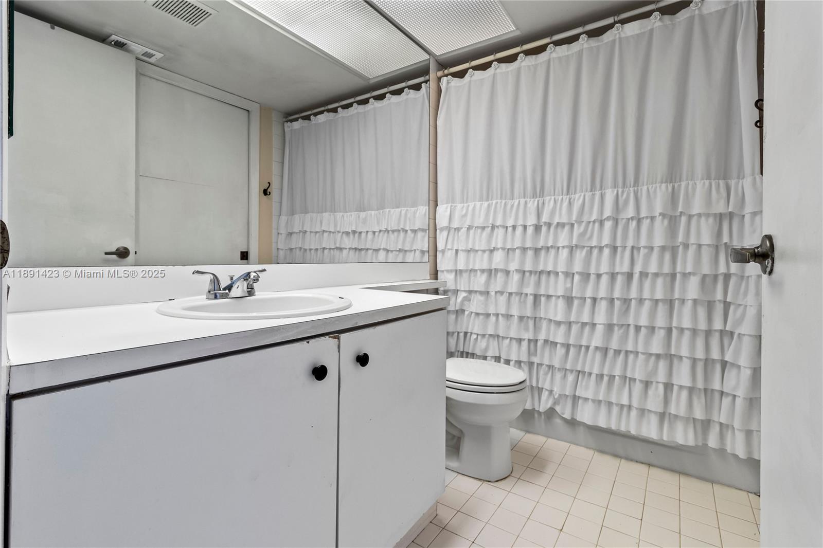 KEYS GATE CONDO NO THREE - Residential