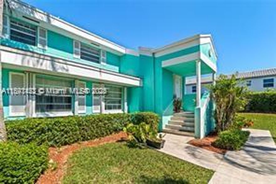 GREAT CORNER UNIT 1 BED/1 BATH CONDO WITH AN EXTRA ENCLOSED ROOM. SCREENED-IN PATIO.TILE FLOORS, BRAND-NEW KITCHEN, NEW A/C.WASHER AND DRYER INSIDE THE UNIT. LOCATED IN THE GATED COMMUNITY OF CENTER GATE AT KEYS GATE! THE MAINTENANCE INCLUDES: WATER, SEWER, TRASH, CABLE & INTERNET, EXTERMINATOR, SECURITY, & CLUBHOUSE