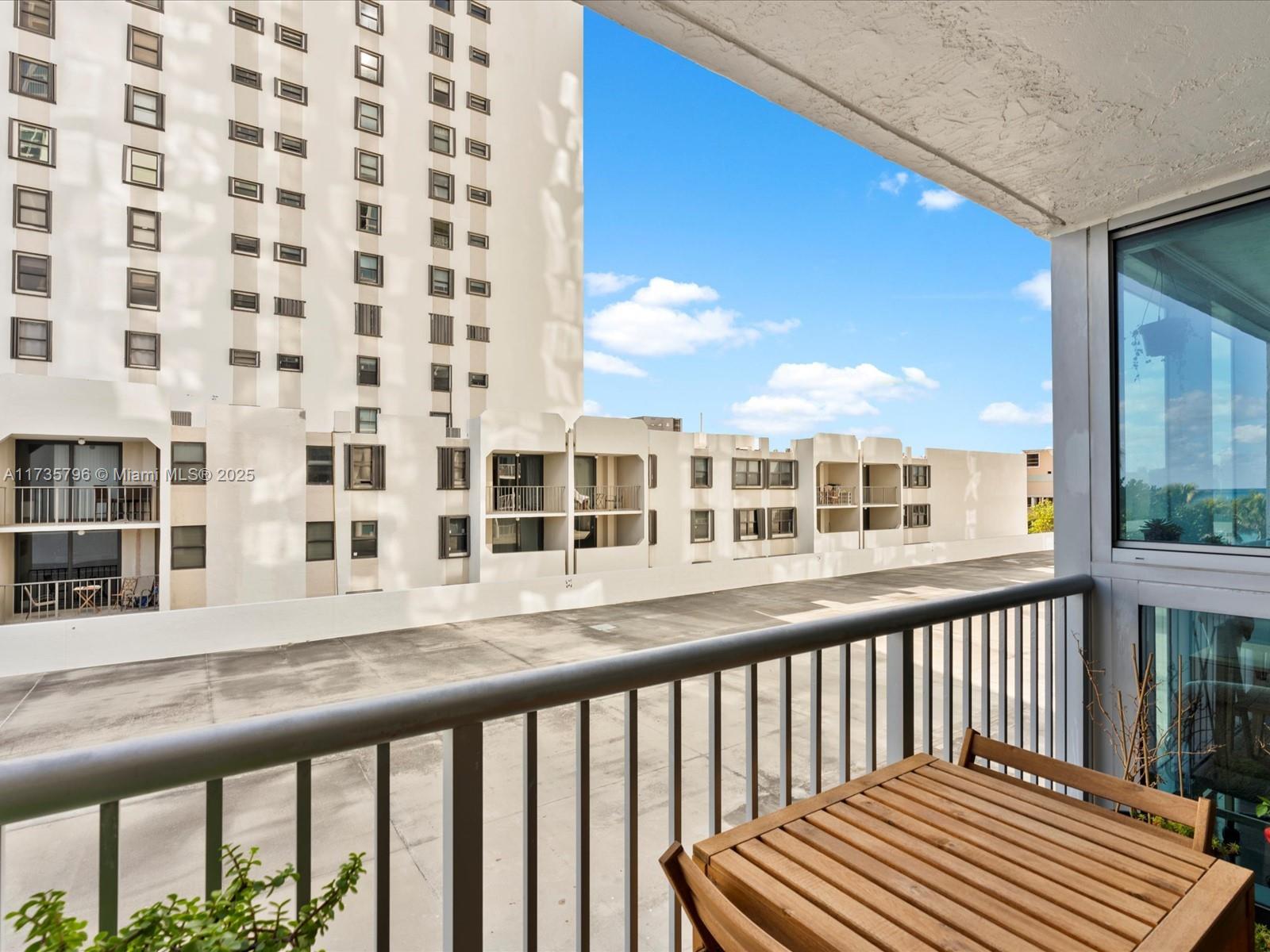 MIRASOL OCEAN TOWERS COND - Residential