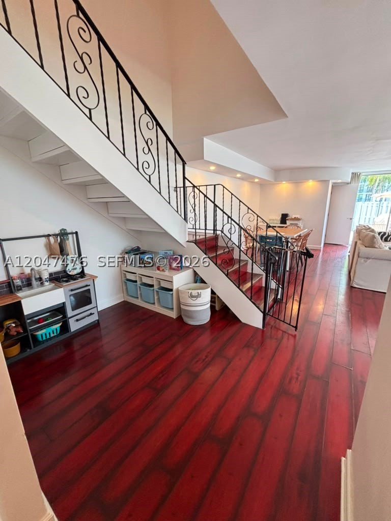 926 NE 27th Ave 926