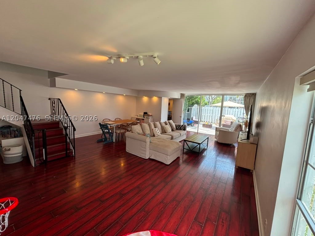 926 NE 27th Ave 926