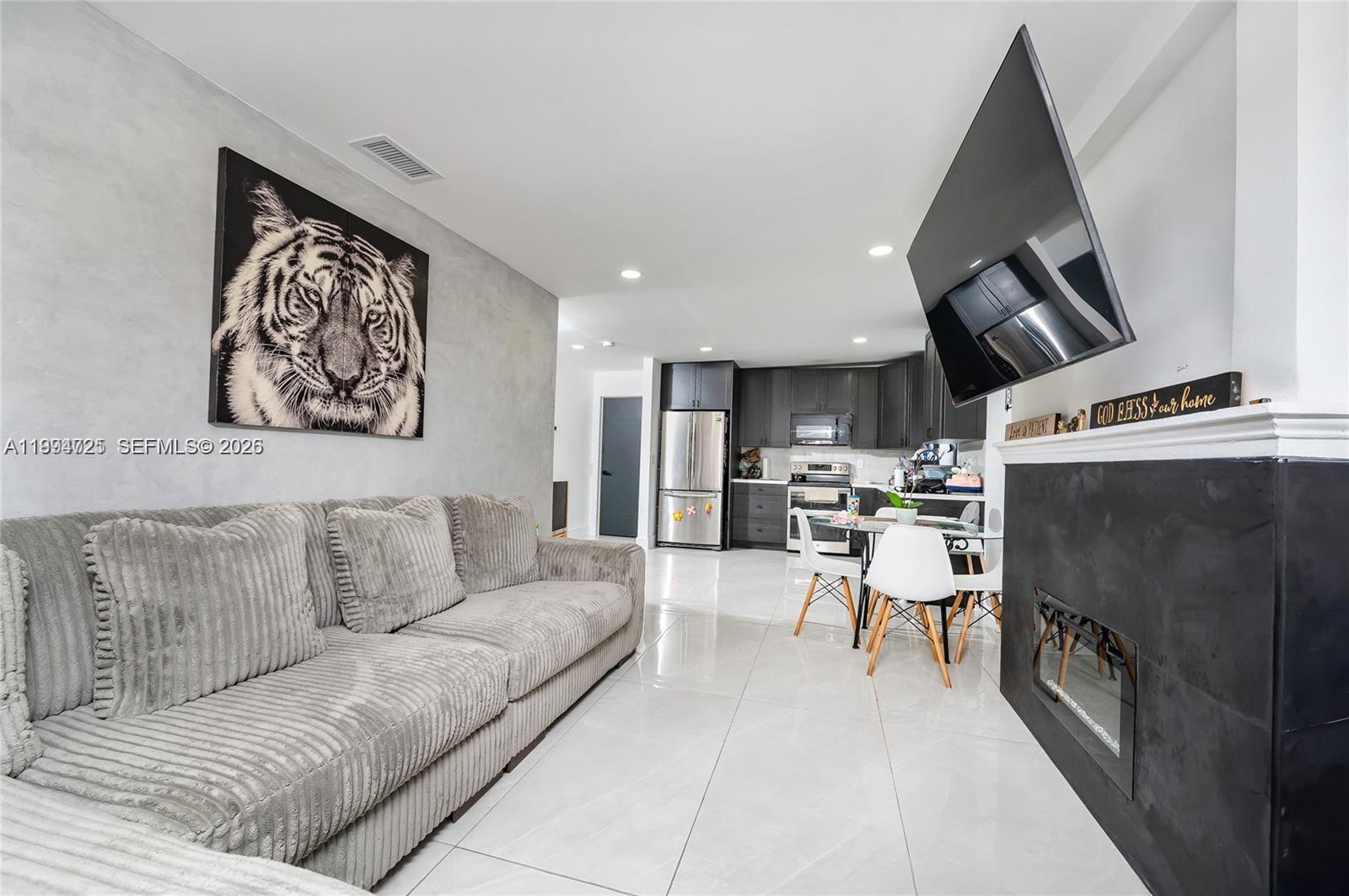 17 AVE MANOR - Residential Income