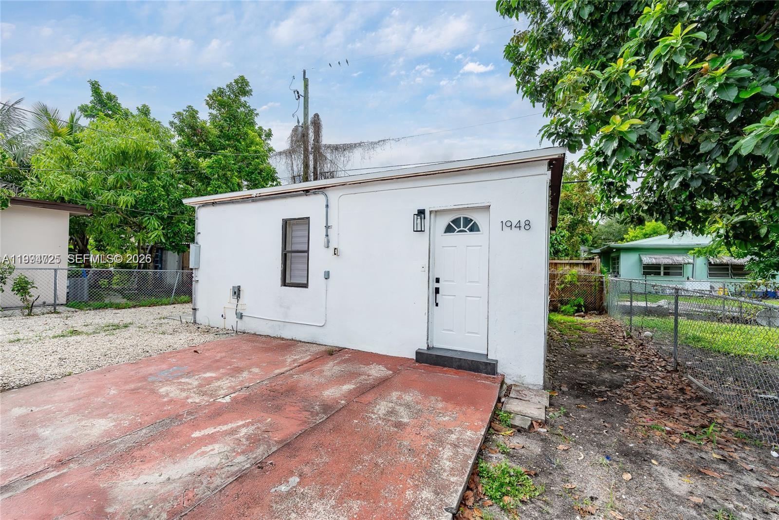 17 AVE MANOR - Residential Income