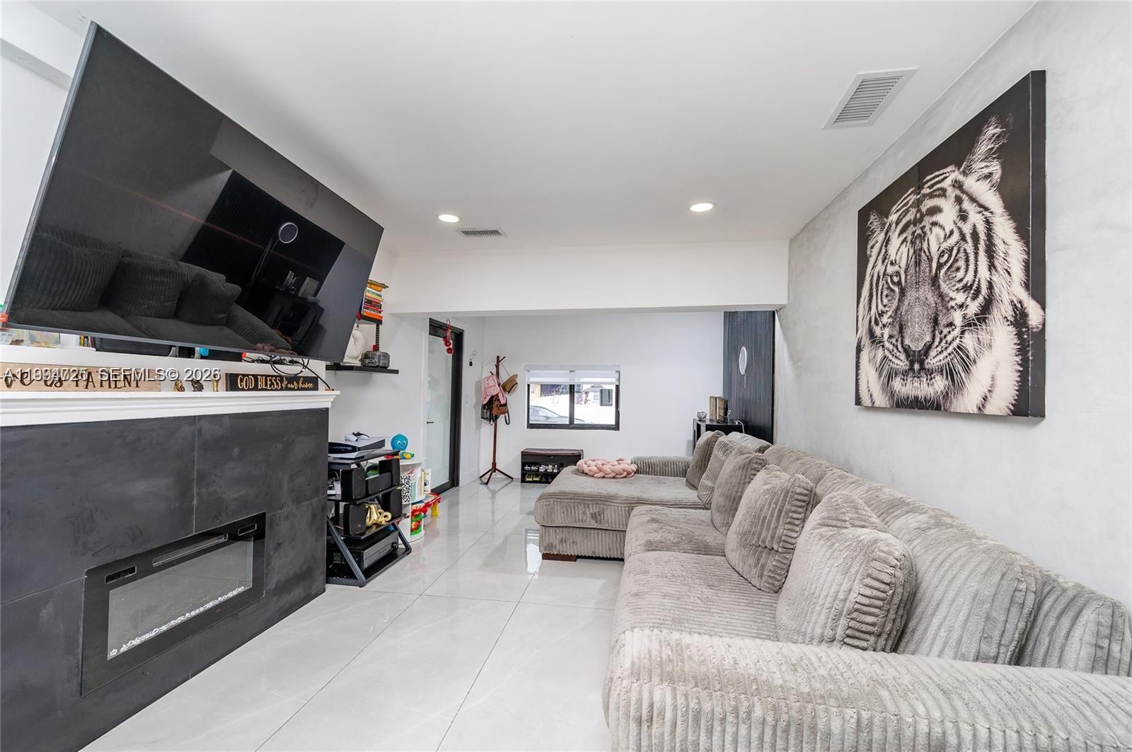 17 AVE MANOR - Residential Income