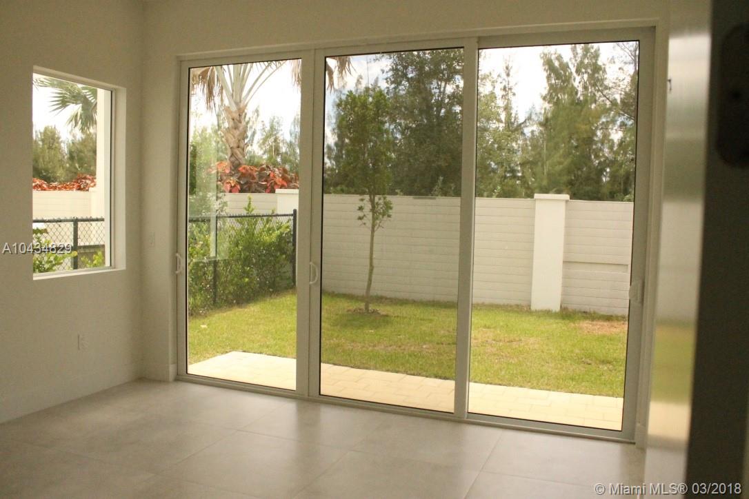 DORAL COMMONS RESIDENTIAL - Residential Lease