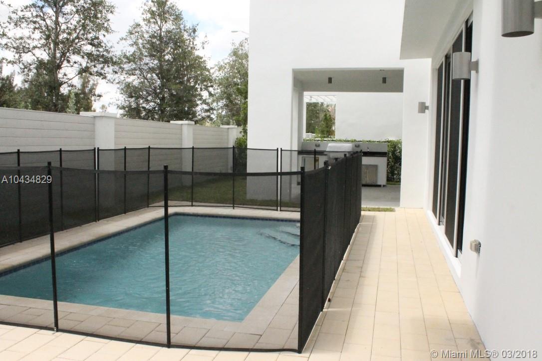 DORAL COMMONS RESIDENTIAL - Residential Lease
