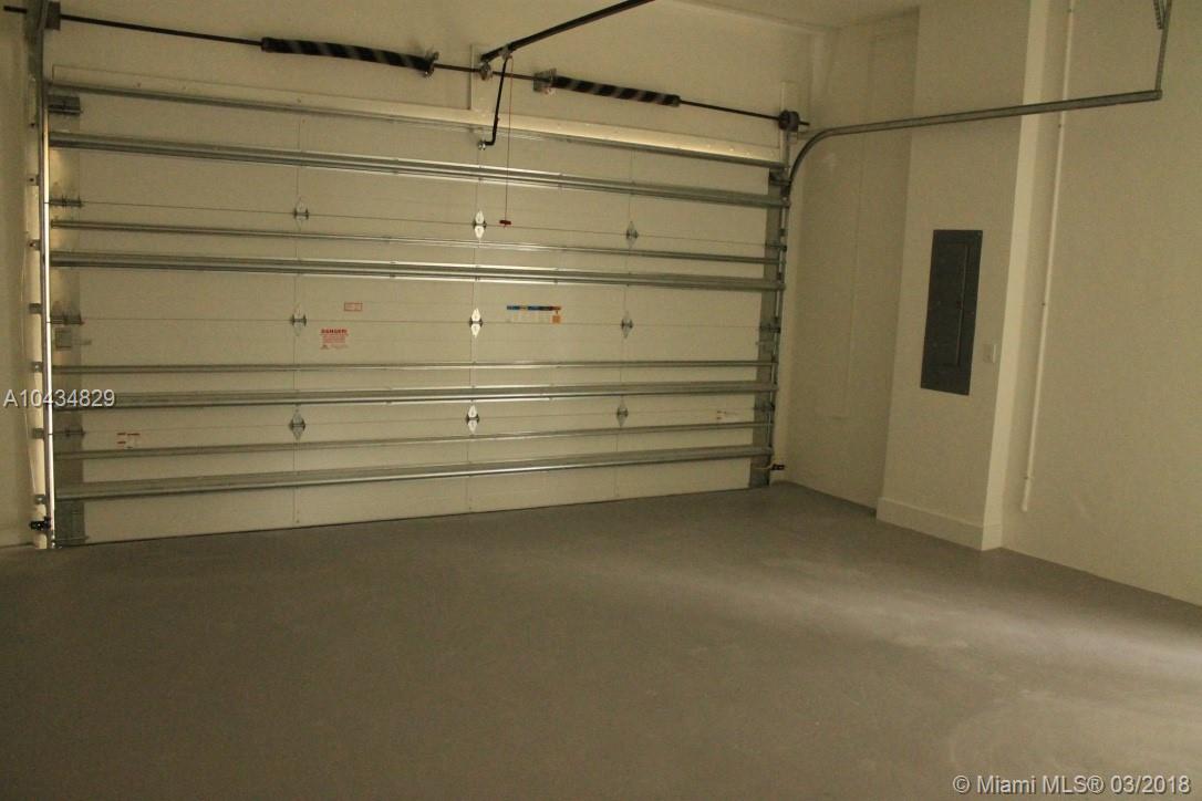 DORAL COMMONS RESIDENTIAL - Residential Lease