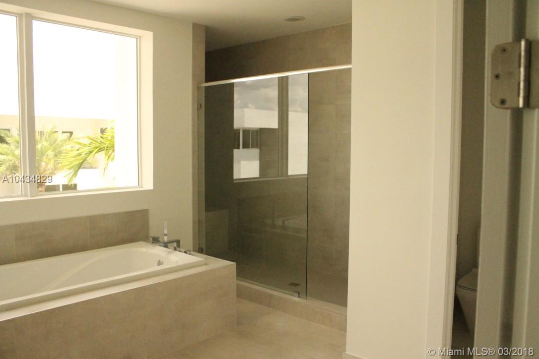 DORAL COMMONS RESIDENTIAL - Residential Lease