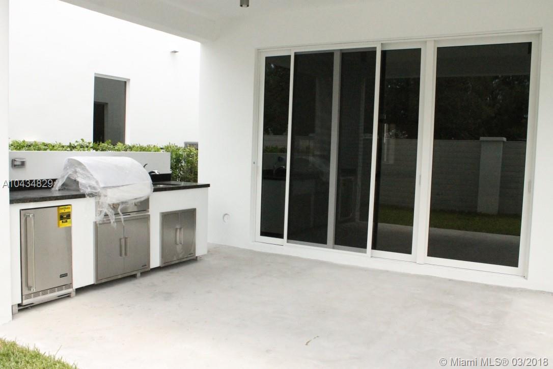 DORAL COMMONS RESIDENTIAL - Residential Lease