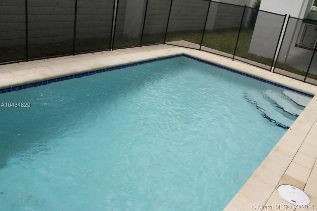 DORAL COMMONS RESIDENTIAL - Residential Lease
