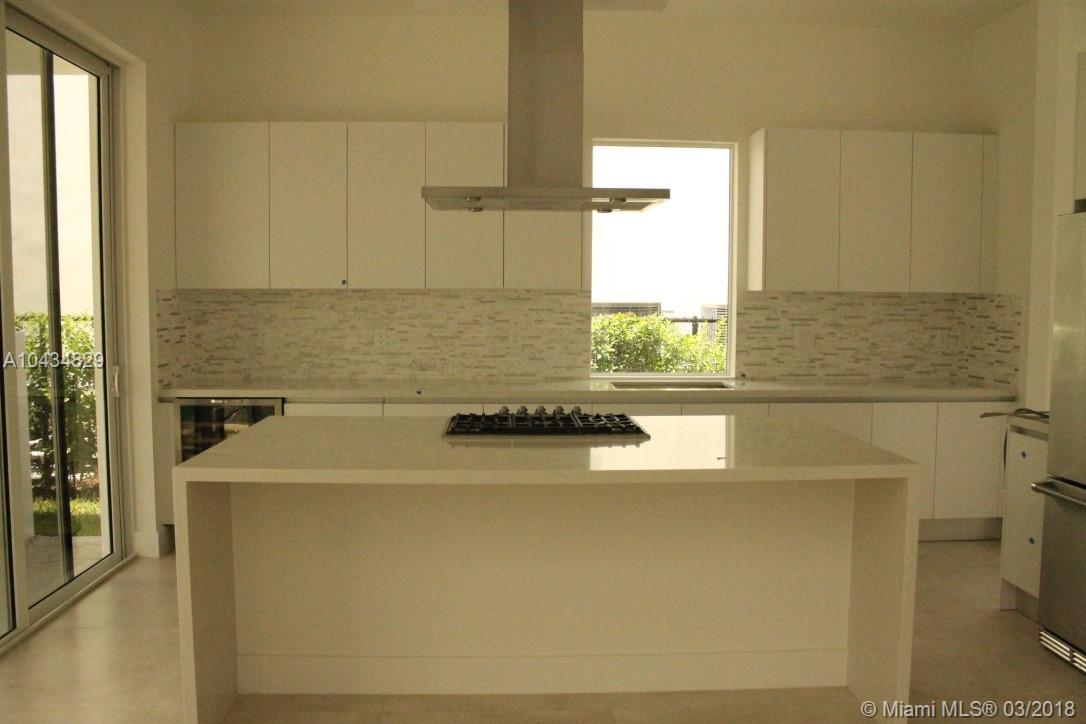 DORAL COMMONS RESIDENTIAL - Residential Lease