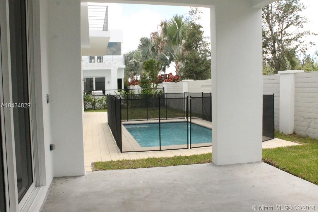 DORAL COMMONS RESIDENTIAL - Residential Lease