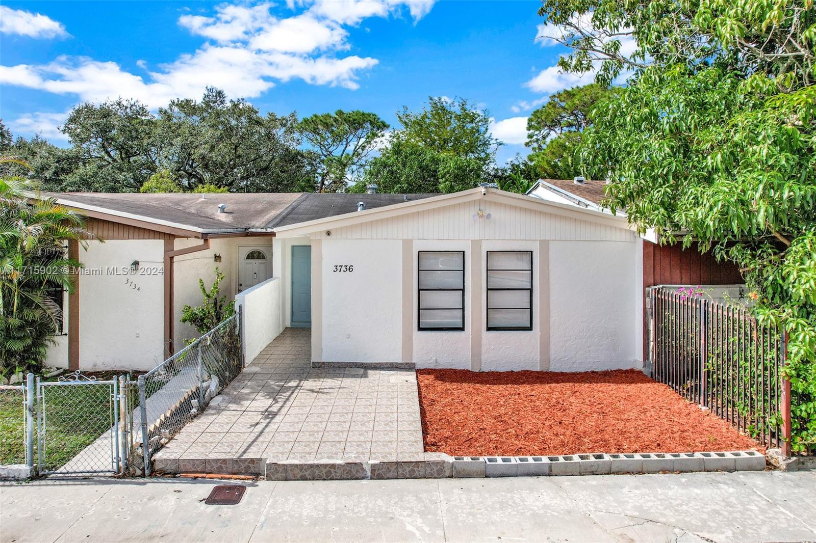 Perfect starter home or investment opportunity. Brand New modern kitchen with appliances and quartz countertops. Beautiful modern bathroom with custom matching vanity as kitchen. Fully fenced behind a park. Easy to show.