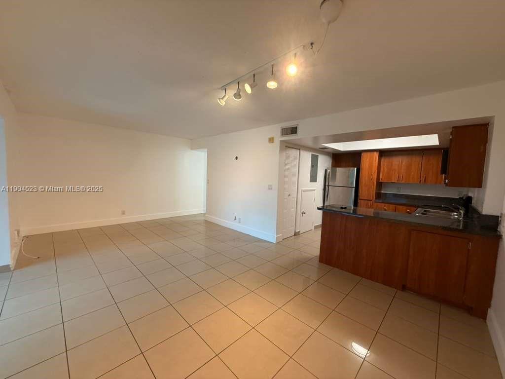 VALENCIA VILLAGE CONDO PH - Residential