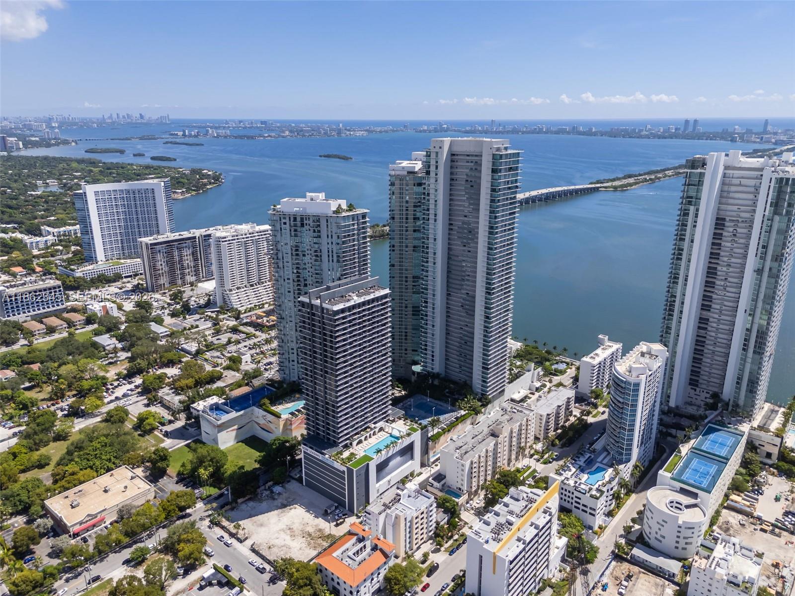 PARAISO BAYVIEWS CONDO - Residential