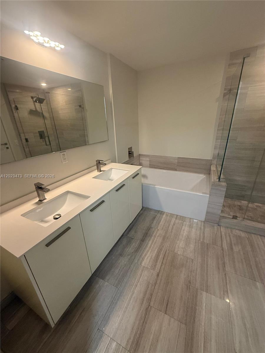 1300 Brickell Bay Dr 707