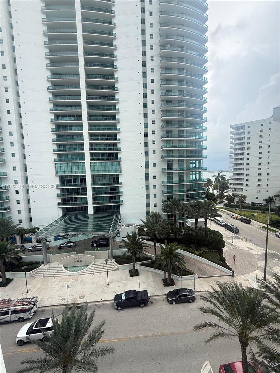 1300 Brickell Bay Dr 707