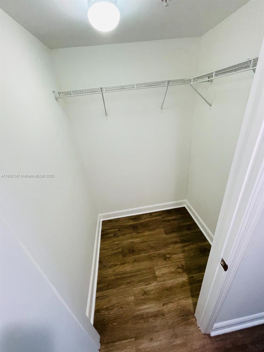 THE OAKS I CONDO - Residential Lease