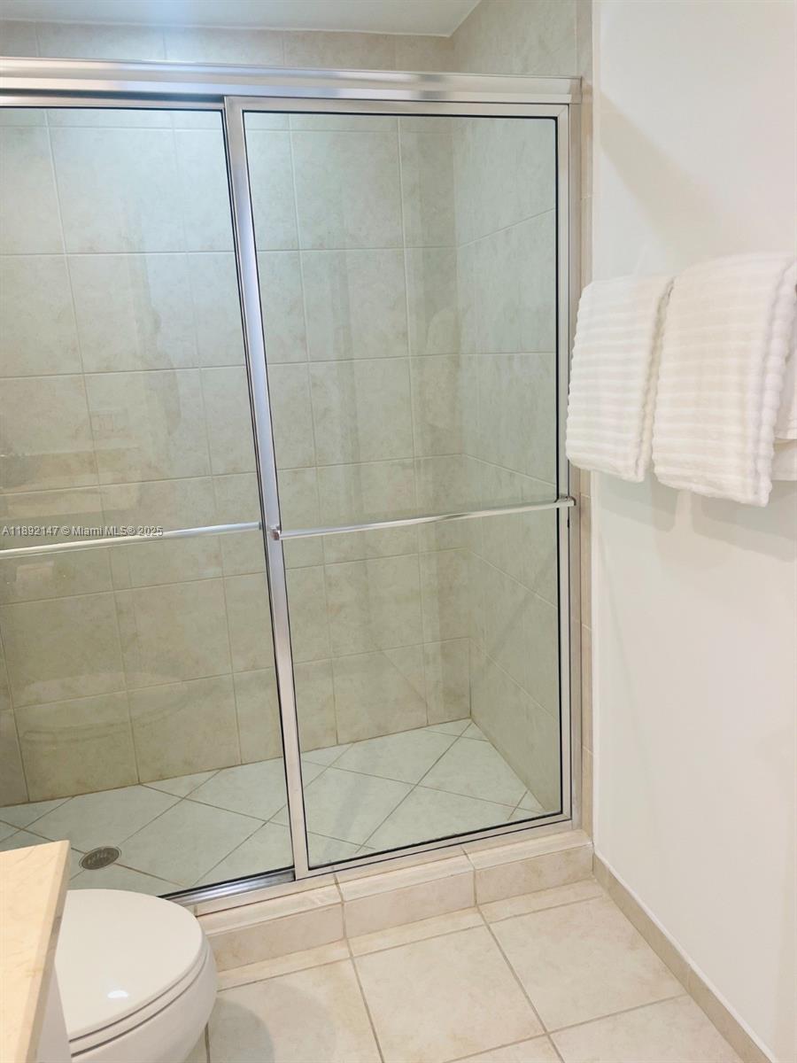 THE OAKS I CONDO - Residential Lease