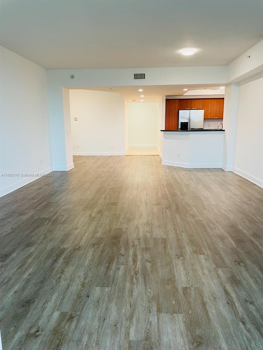 THE OAKS I CONDO - Residential Lease