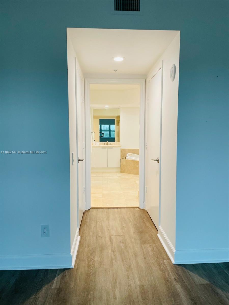 THE OAKS I CONDO - Residential Lease