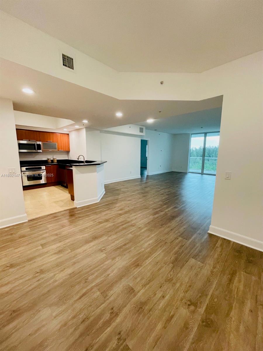 THE OAKS I CONDO - Residential Lease