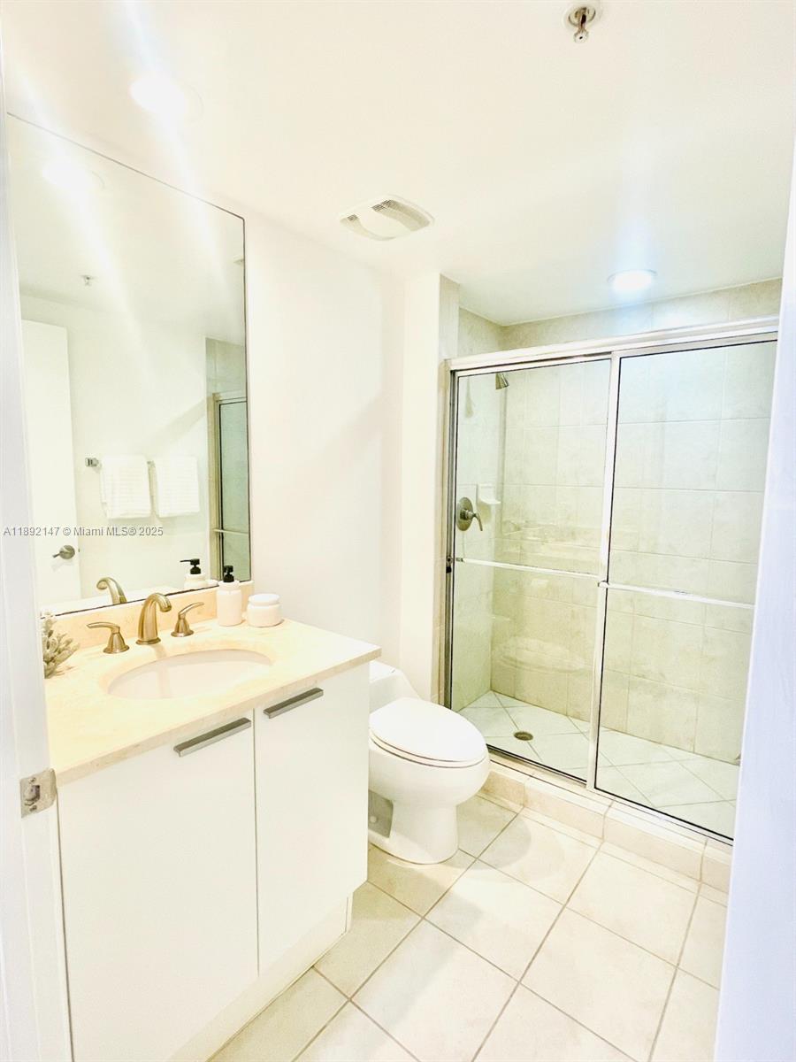 THE OAKS I CONDO - Residential Lease