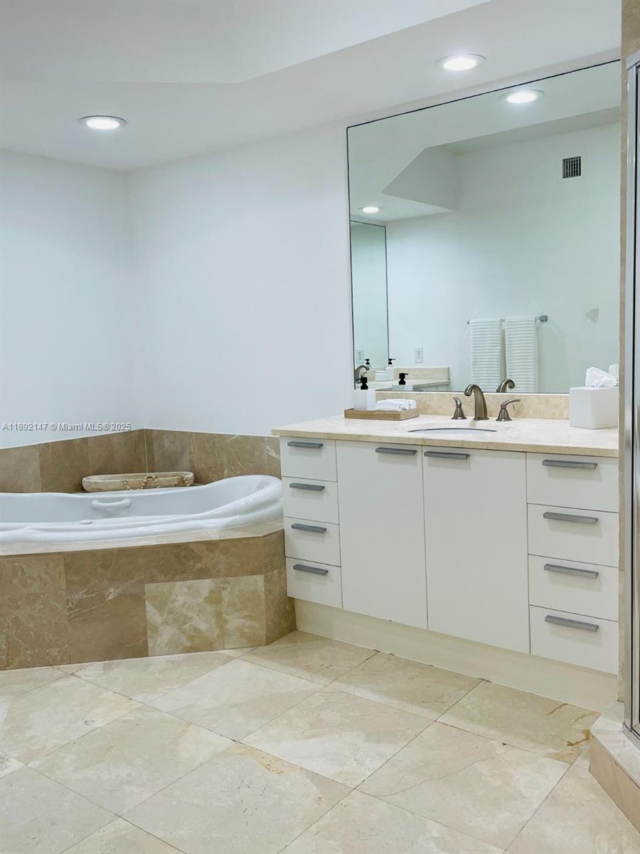 THE OAKS I CONDO - Residential Lease