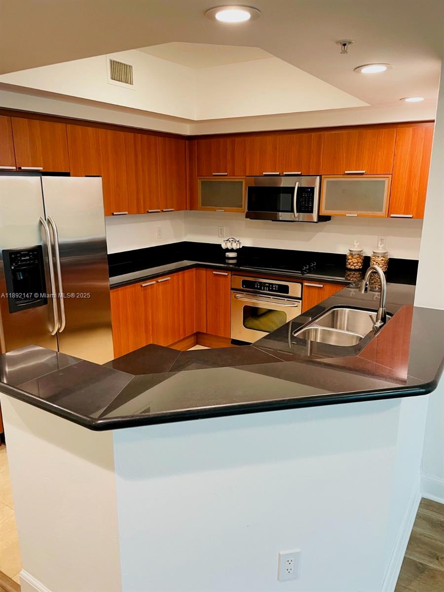 THE OAKS I CONDO - Residential Lease