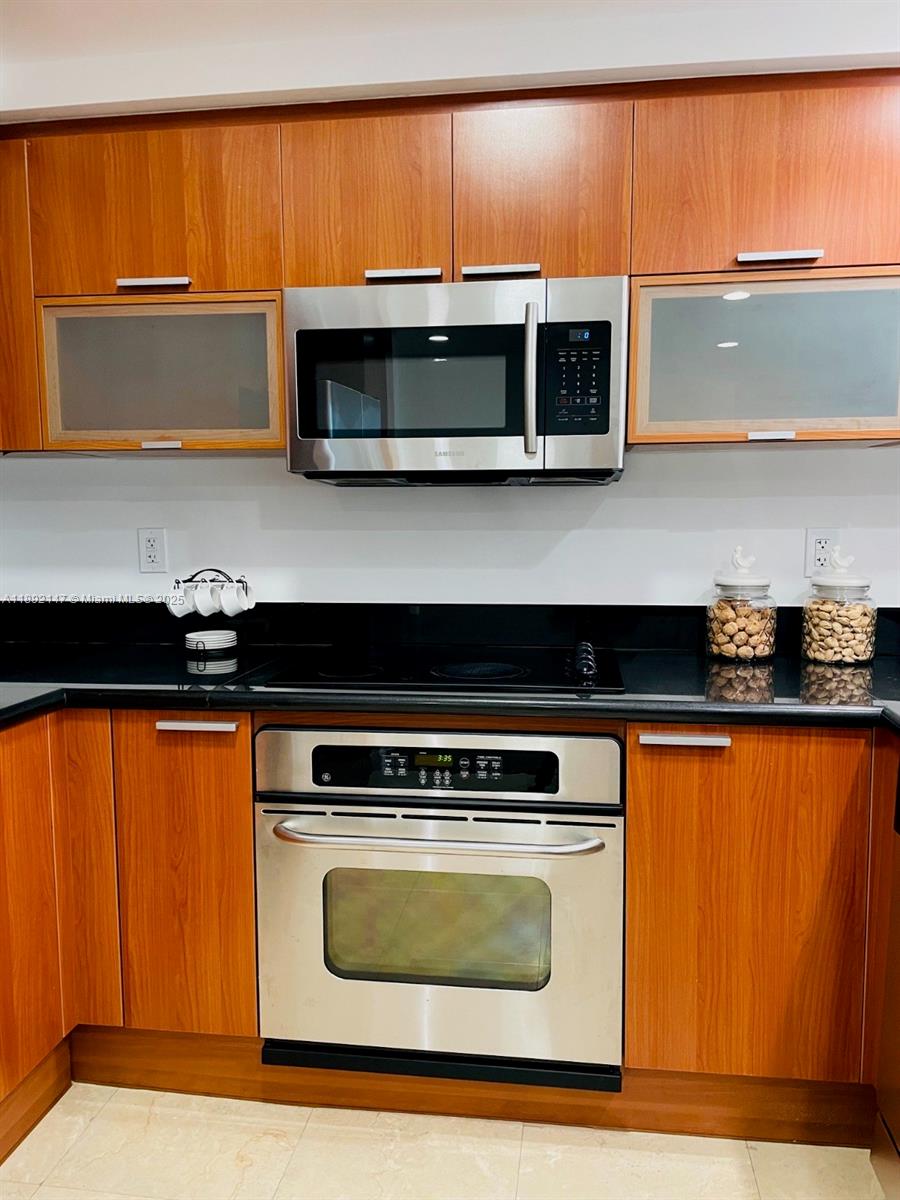 THE OAKS I CONDO - Residential Lease