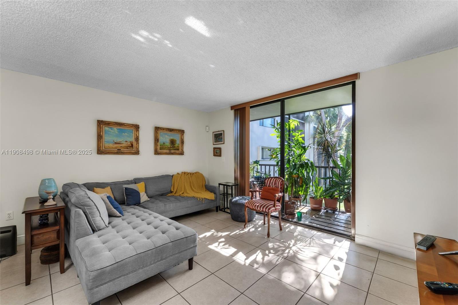 HORIZONS WEST CONDO #7 - Residential