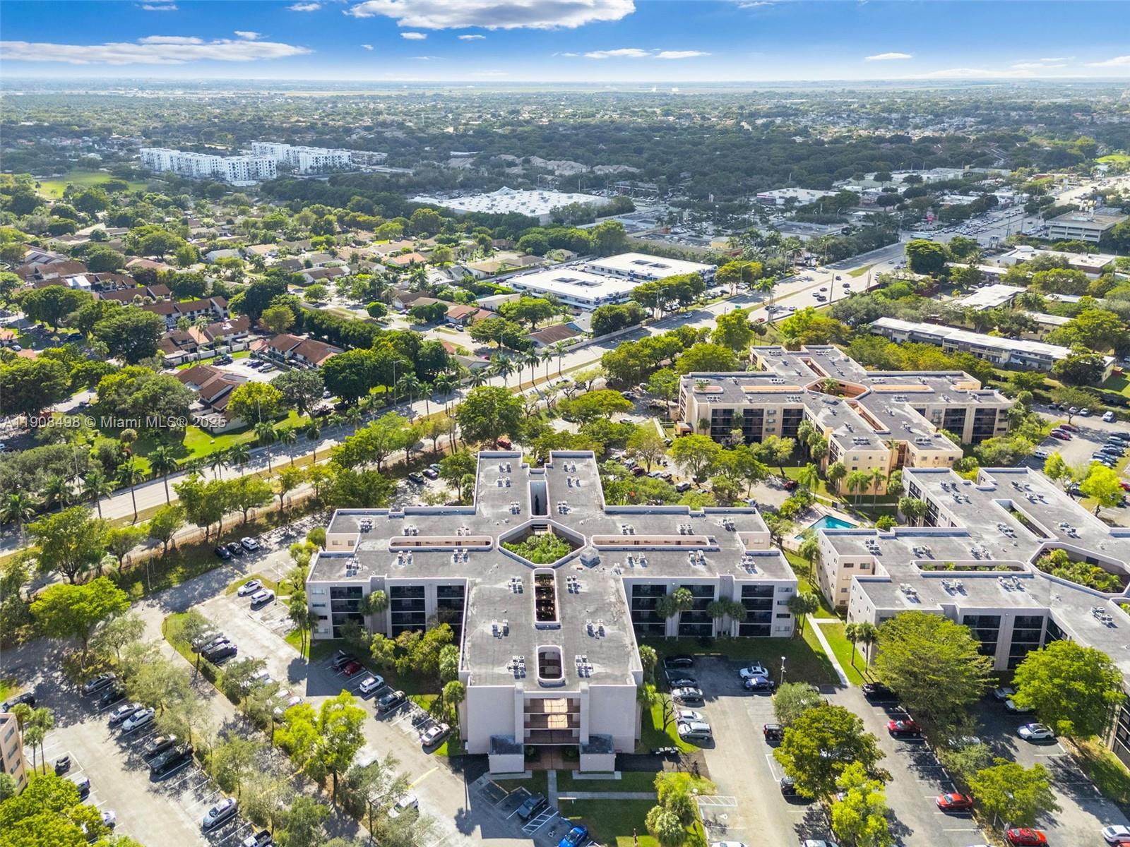 HORIZONS WEST CONDO #7 - Residential