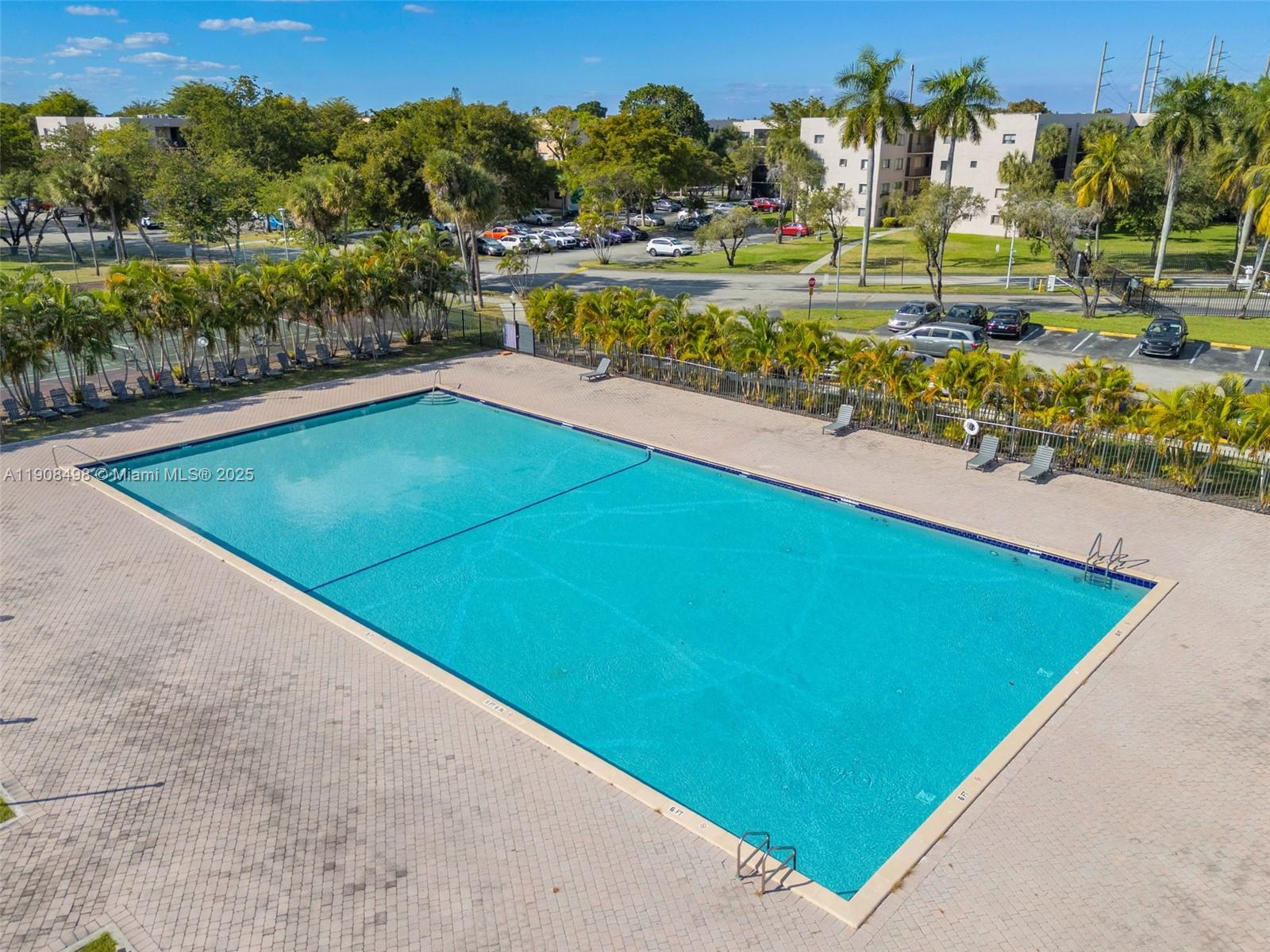 HORIZONS WEST CONDO #7 - Residential