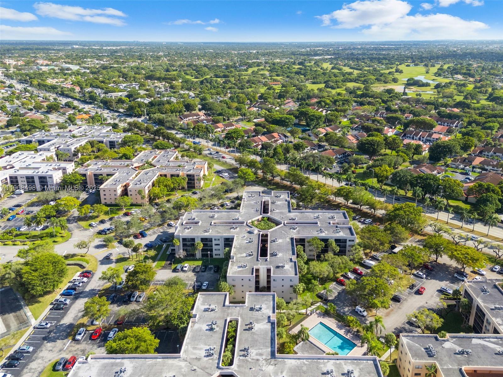 HORIZONS WEST CONDO #7 - Residential