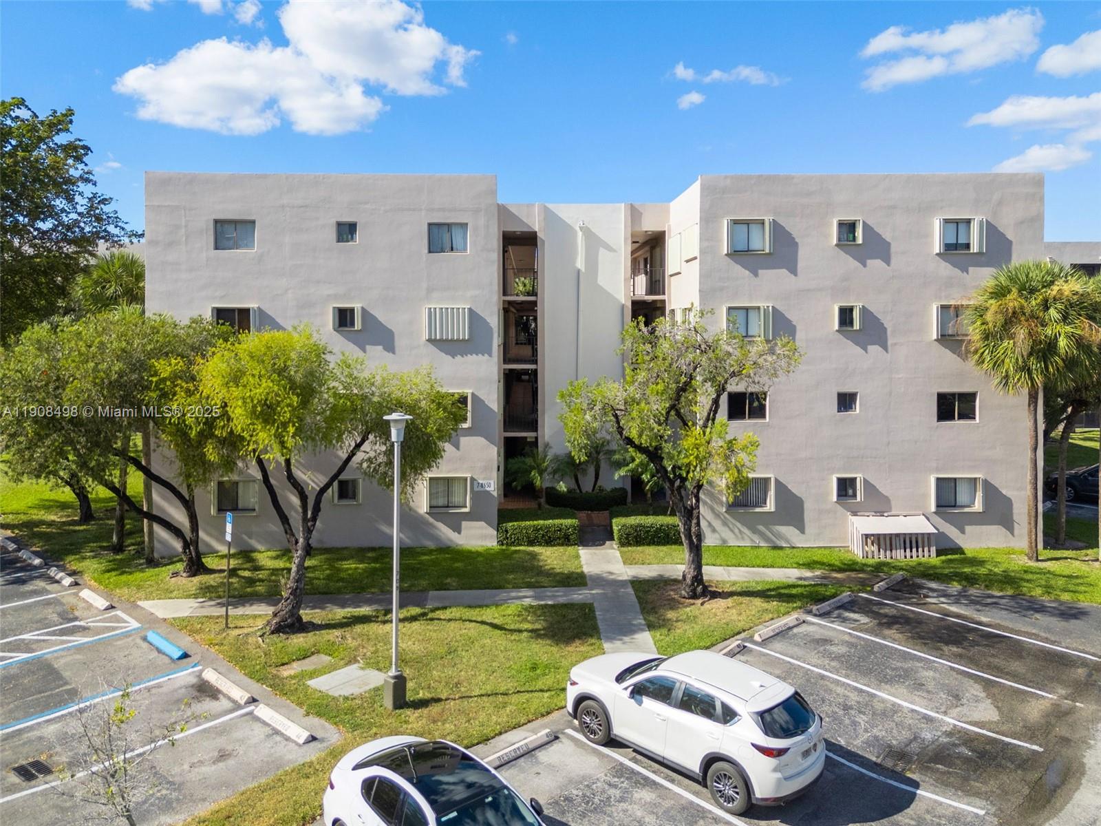 HORIZONS WEST CONDO #7 - Residential