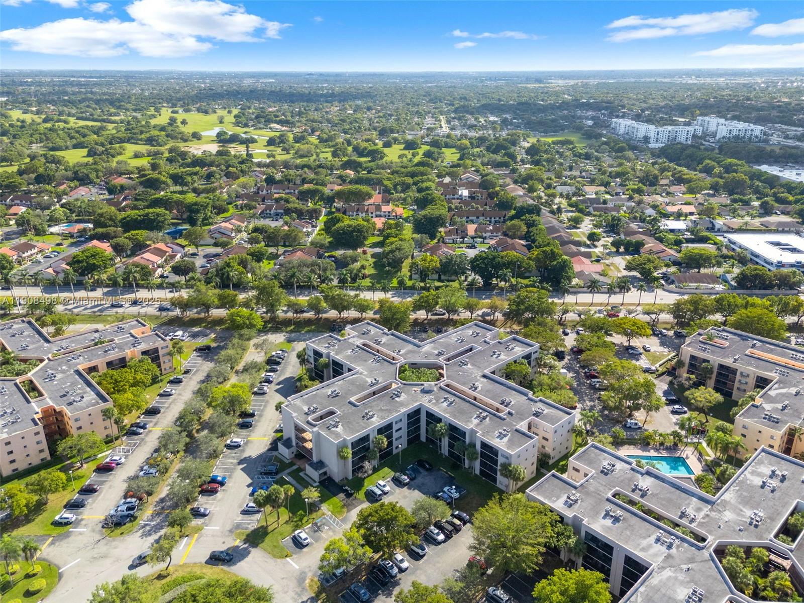 HORIZONS WEST CONDO #7 - Residential