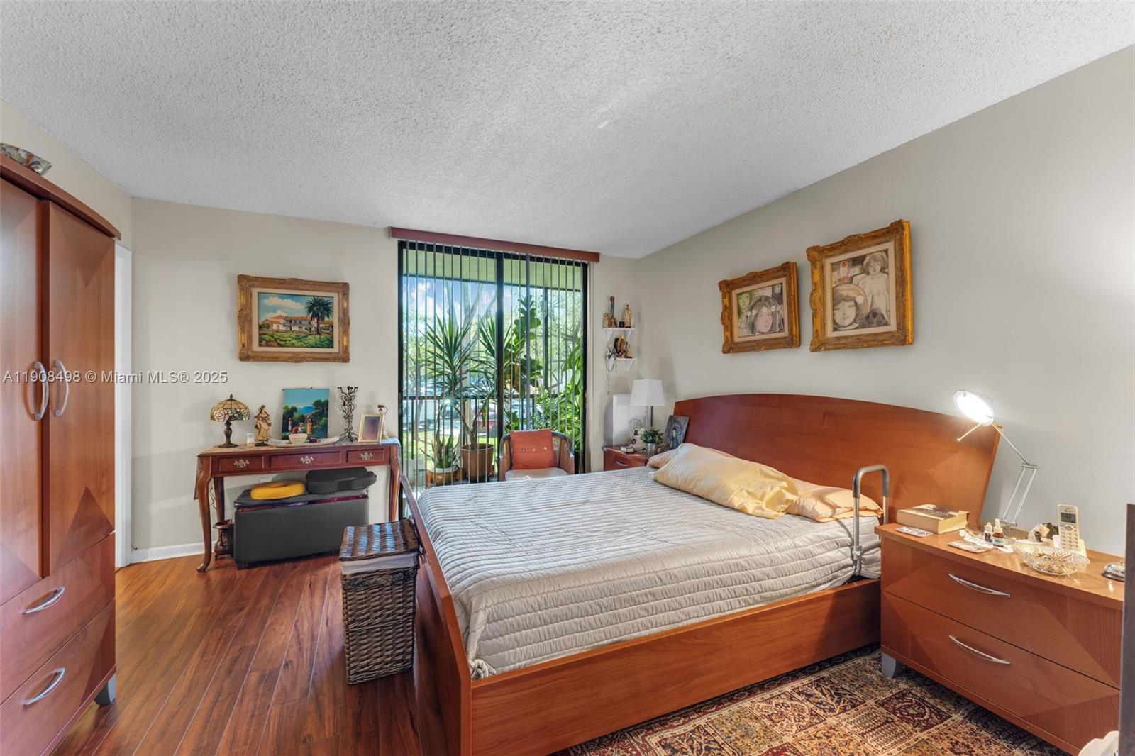 HORIZONS WEST CONDO #7 - Residential