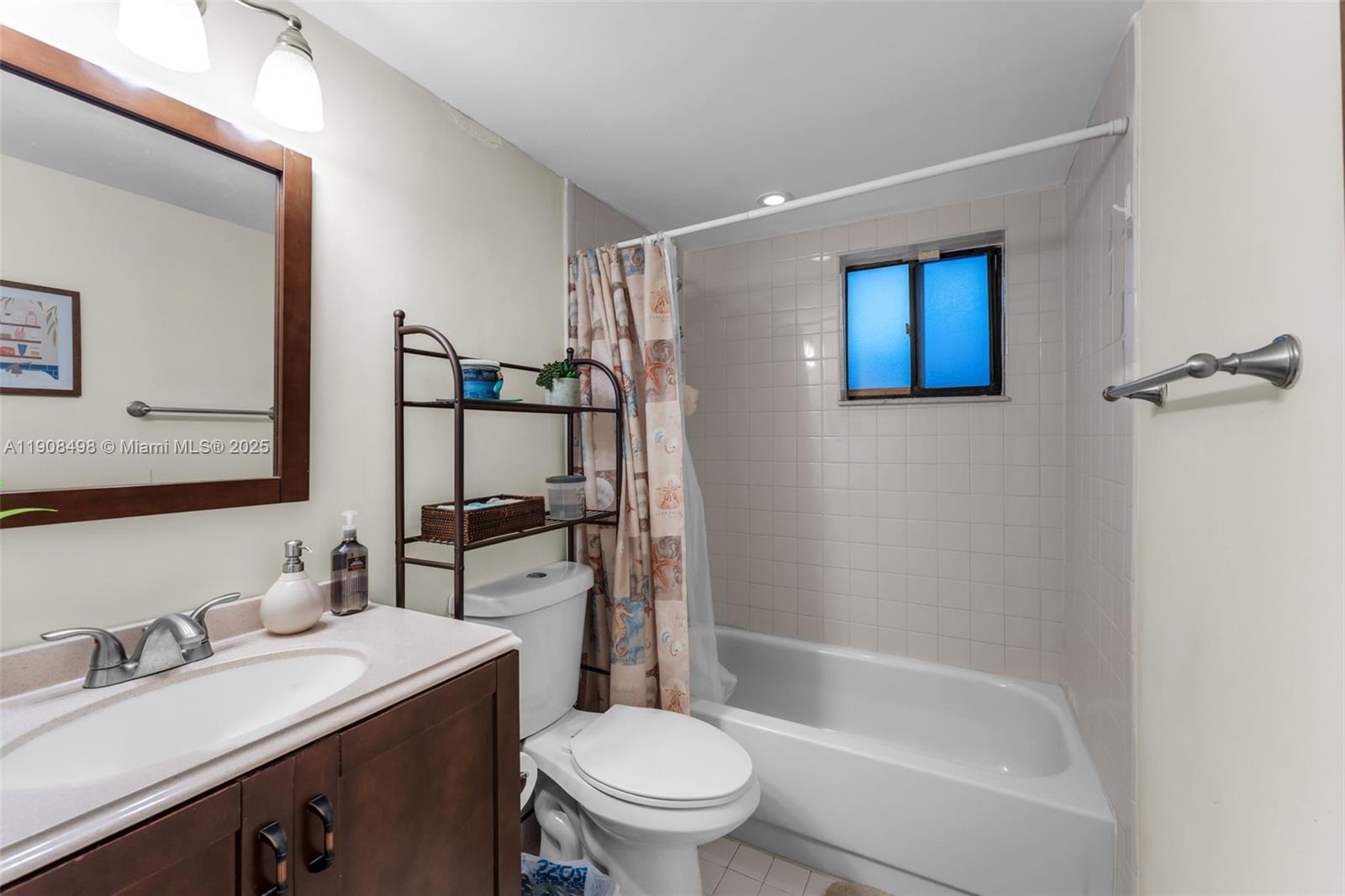 HORIZONS WEST CONDO #7 - Residential