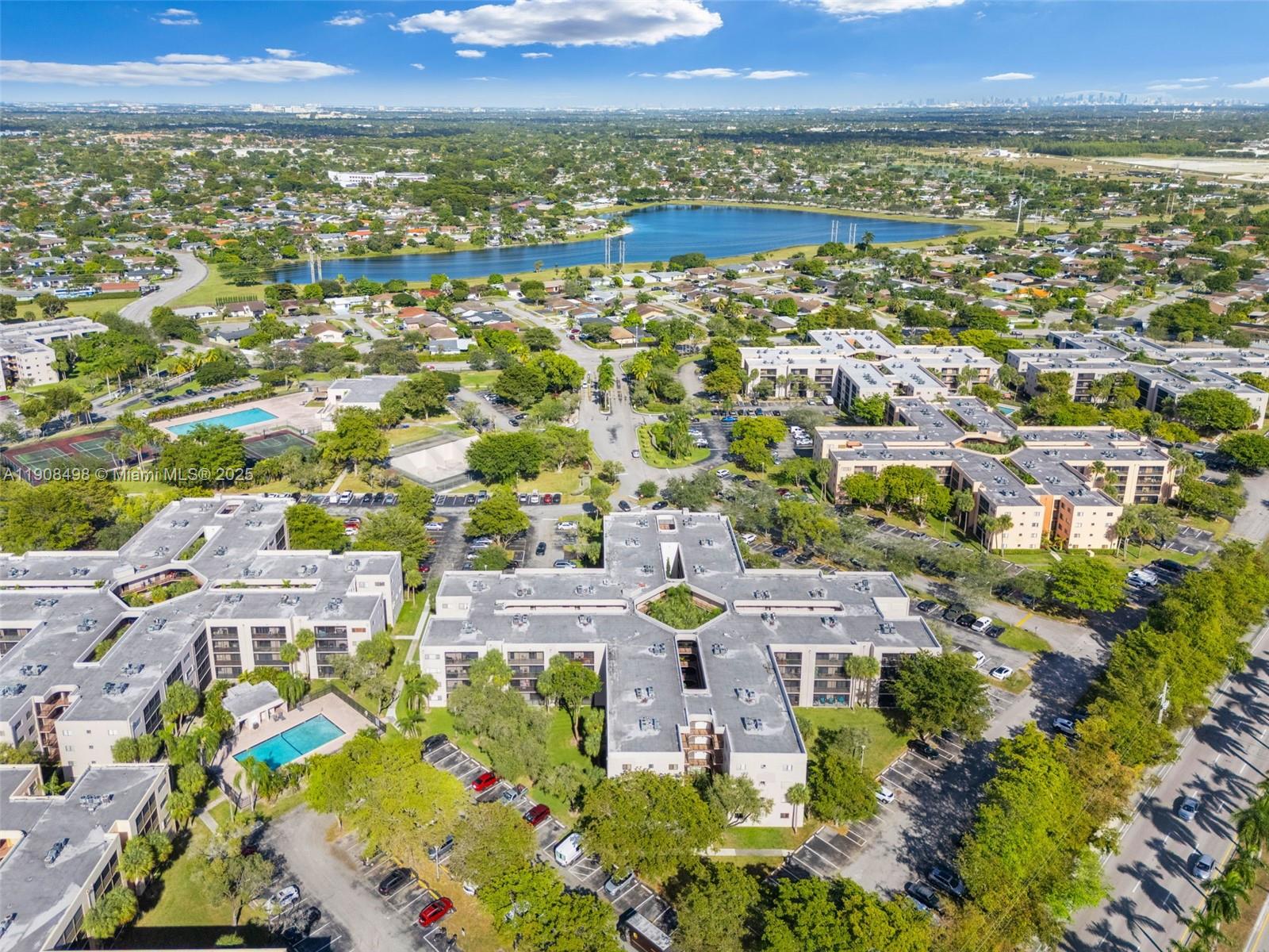 HORIZONS WEST CONDO #7 - Residential