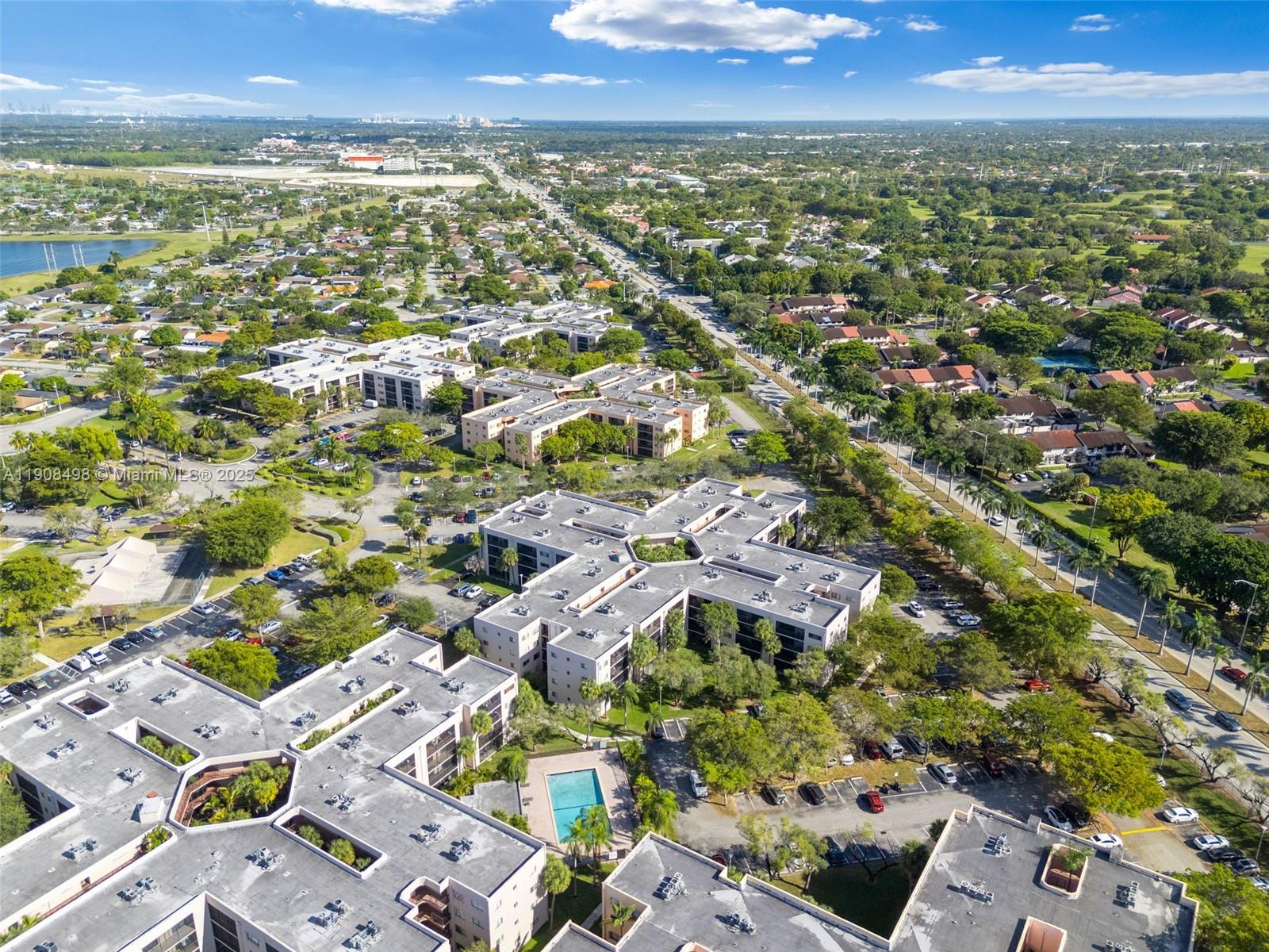 HORIZONS WEST CONDO #7 - Residential