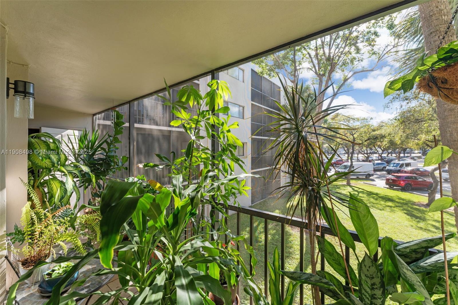 HORIZONS WEST CONDO #7 - Residential