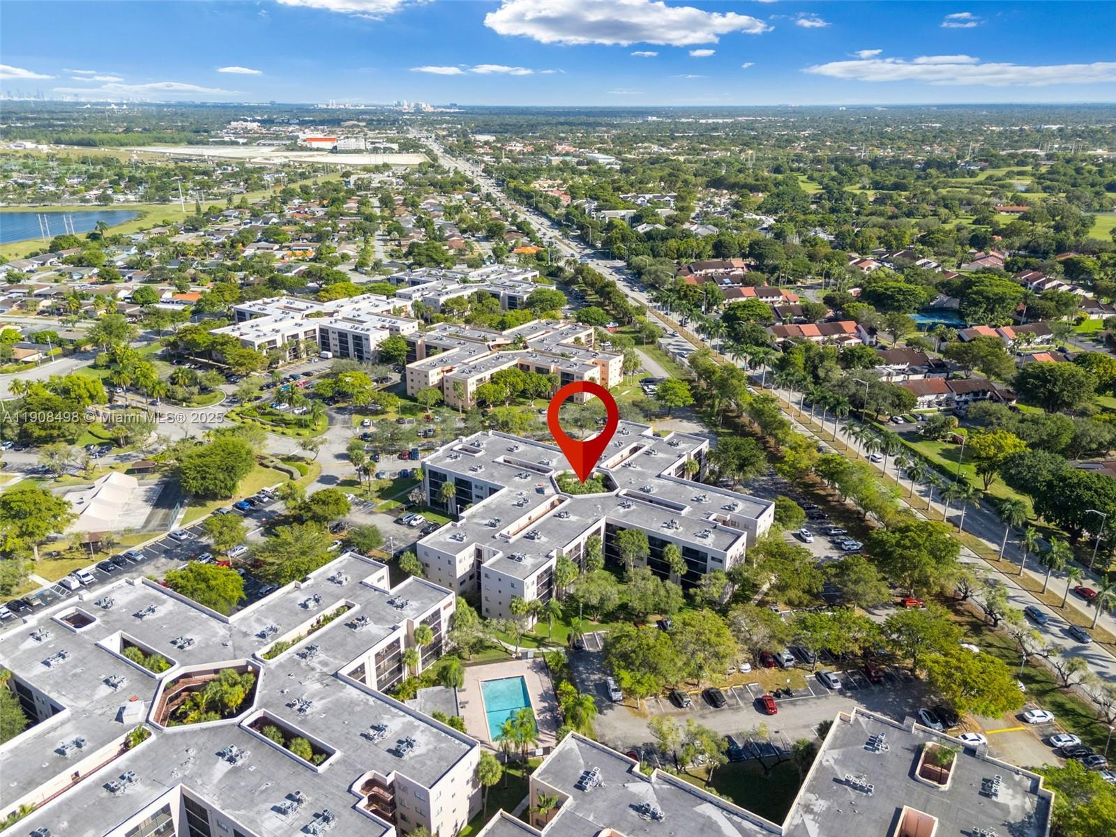 HORIZONS WEST CONDO #7 - Residential