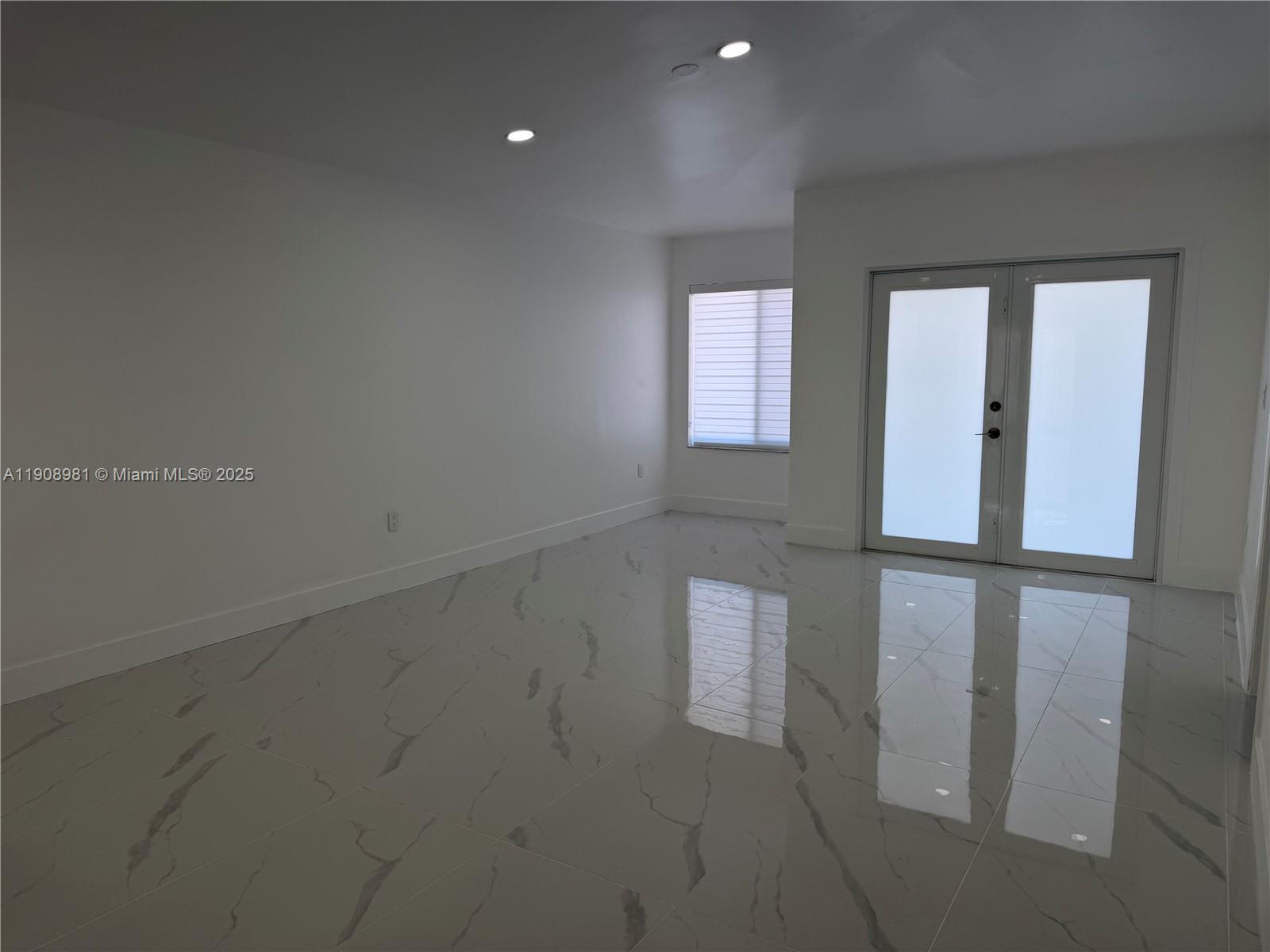 LES FONTAINES CONDO - Residential Lease