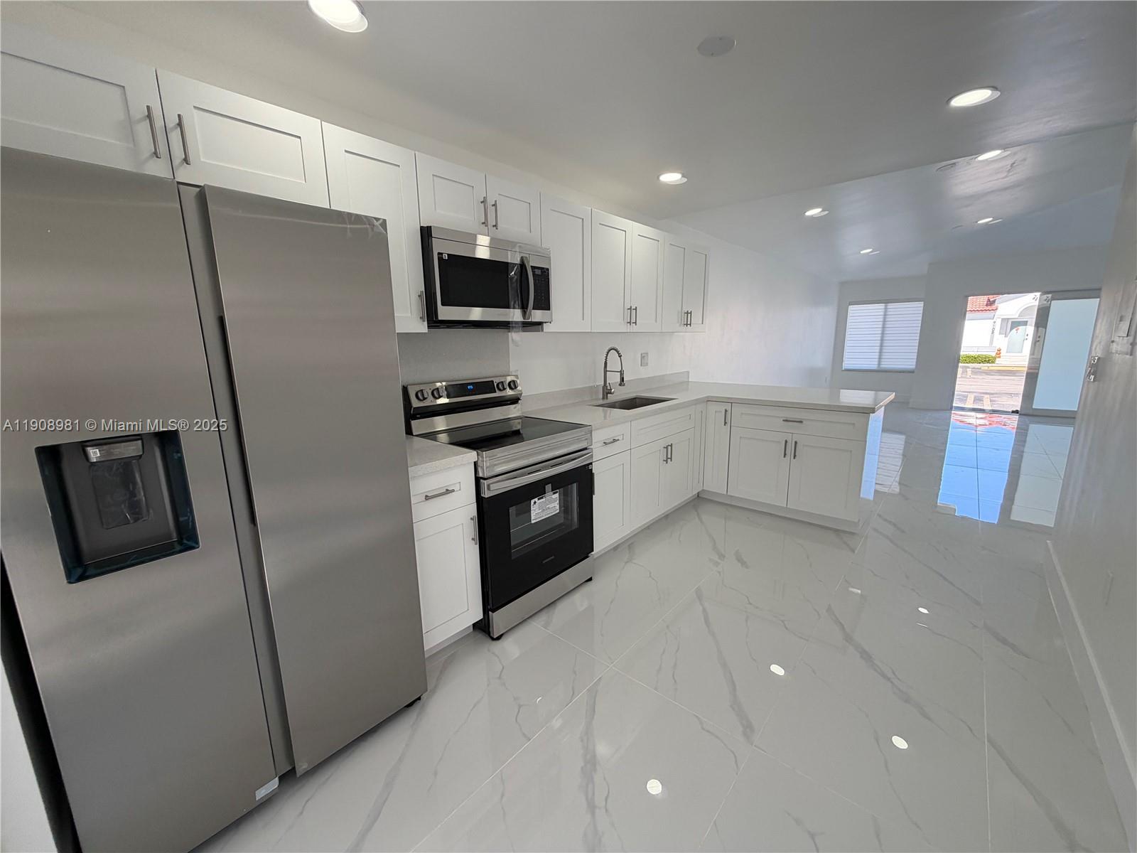 LES FONTAINES CONDO - Residential Lease