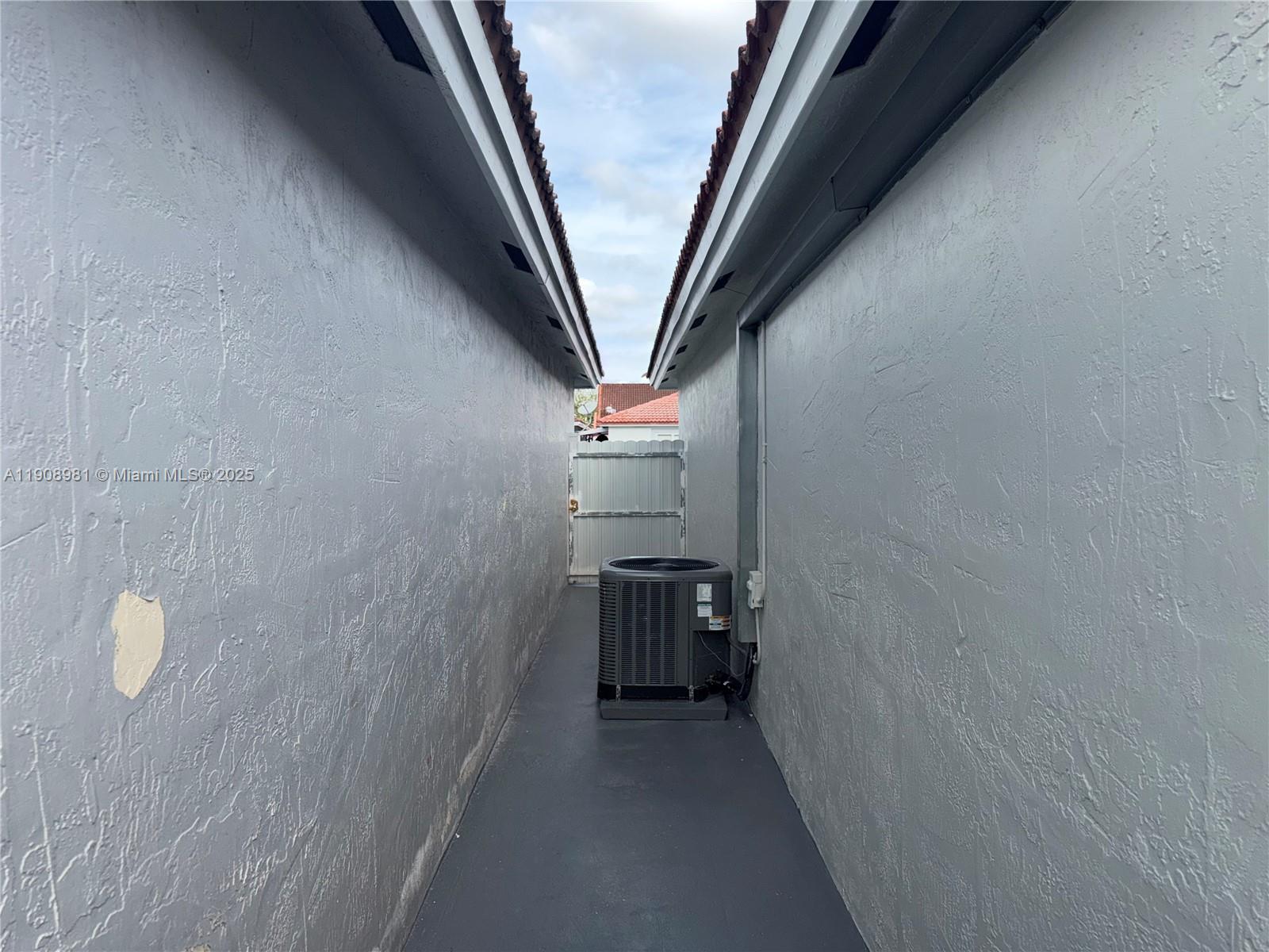 LES FONTAINES CONDO - Residential Lease