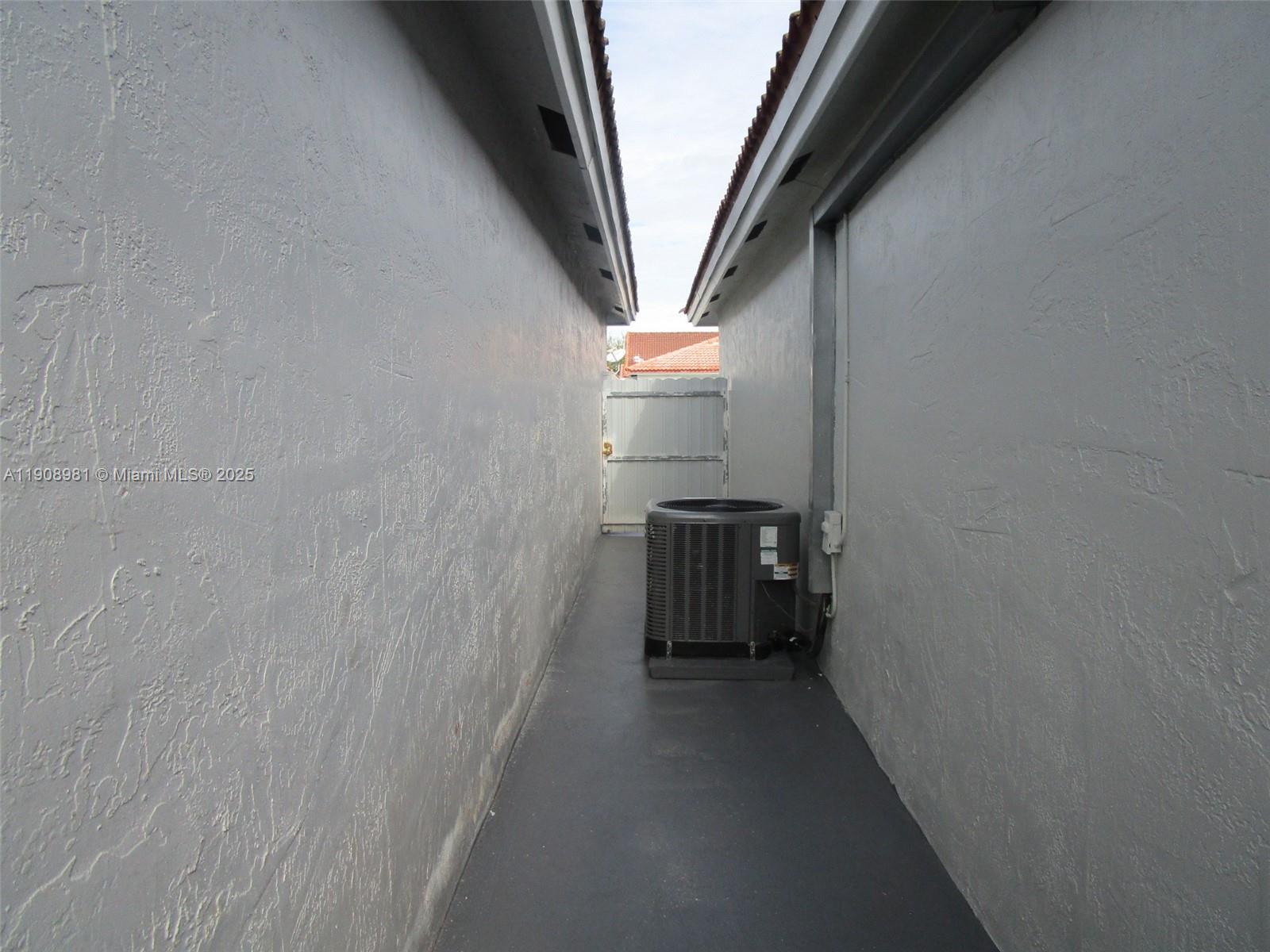 LES FONTAINES CONDO - Residential Lease