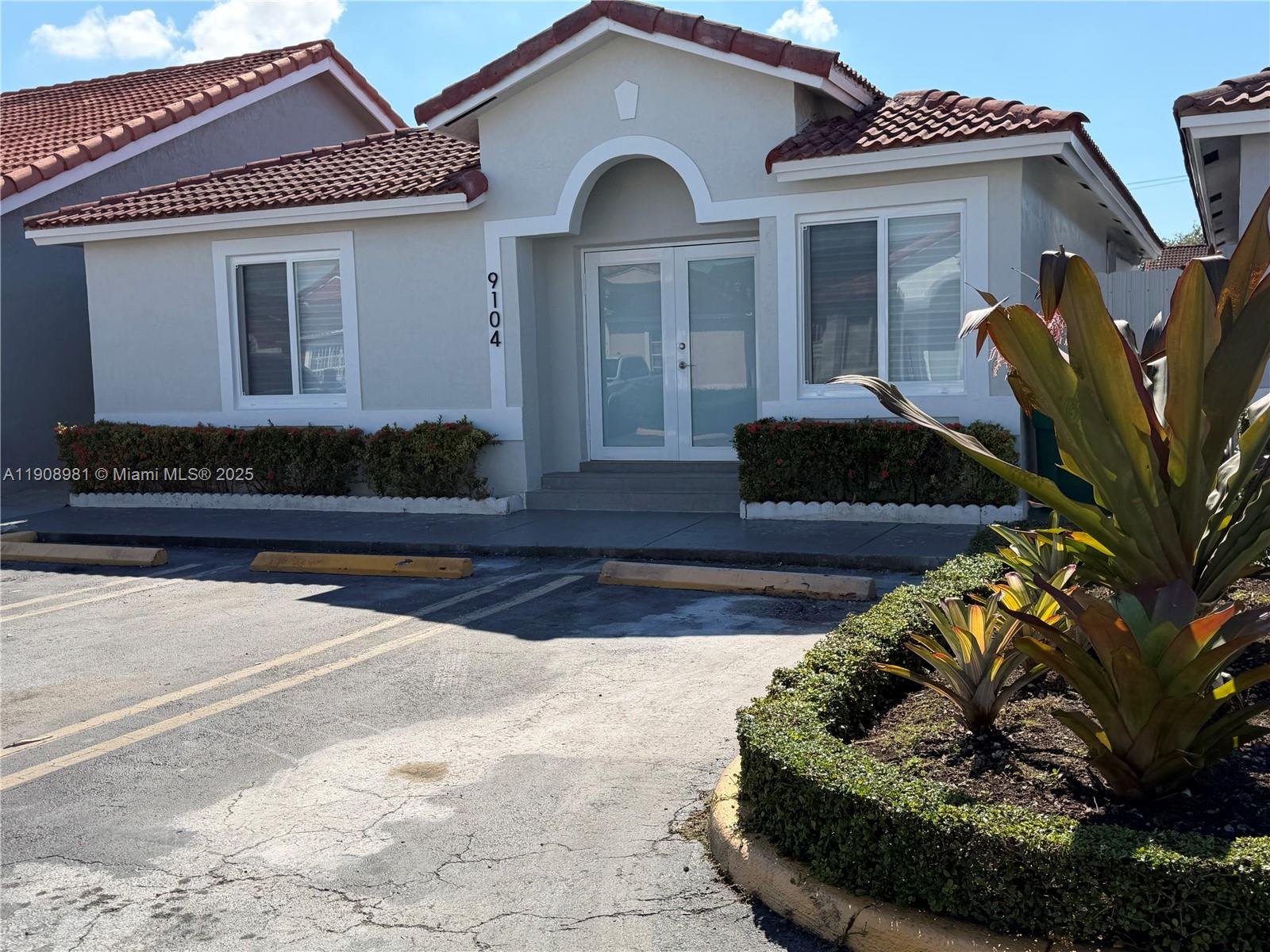 LES FONTAINES CONDO - Residential Lease