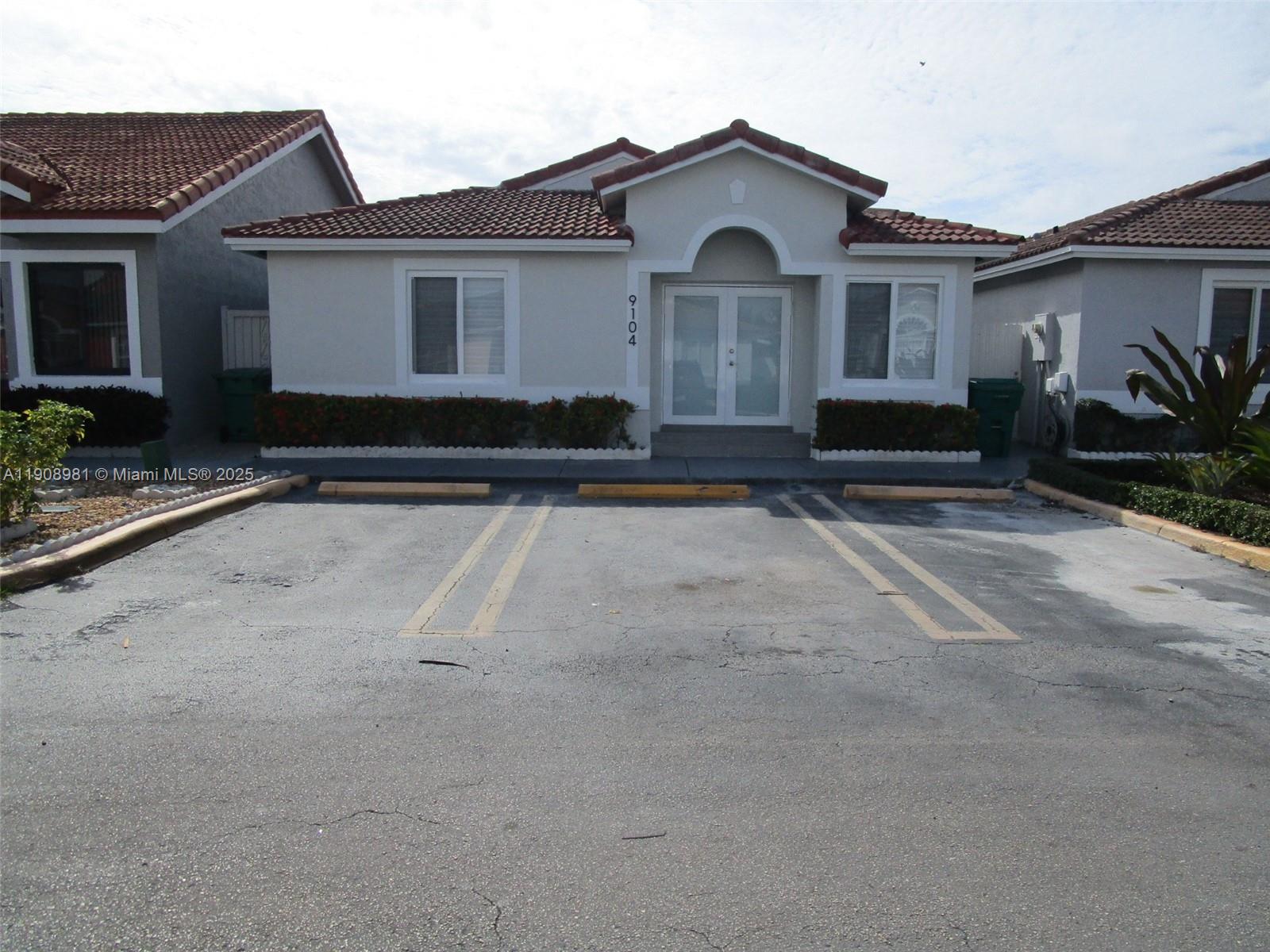 LES FONTAINES CONDO - Residential Lease